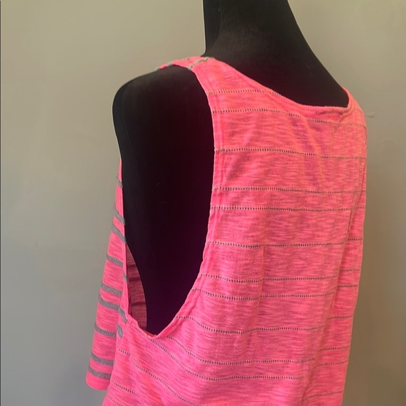 Pink and Gray Striped Women's cropped Top Delia’s - Picture 2 of 2